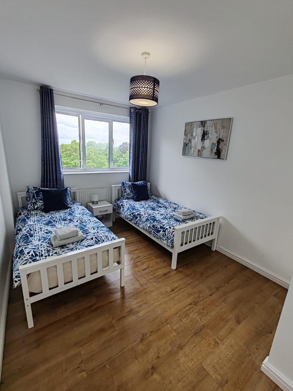 White City Apartment, Your London Stay Exterior photo