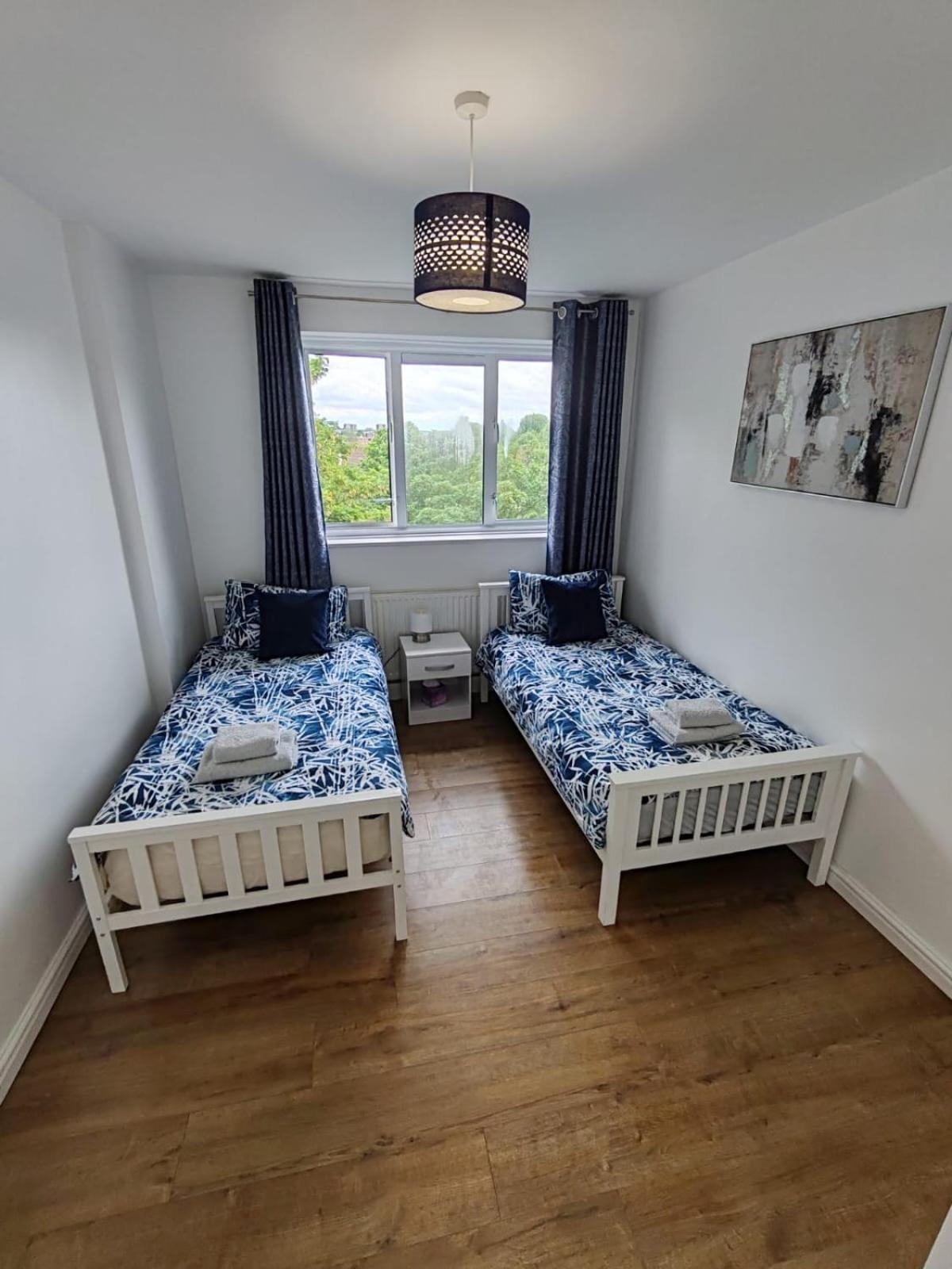 White City Apartment, Your London Stay Exterior photo