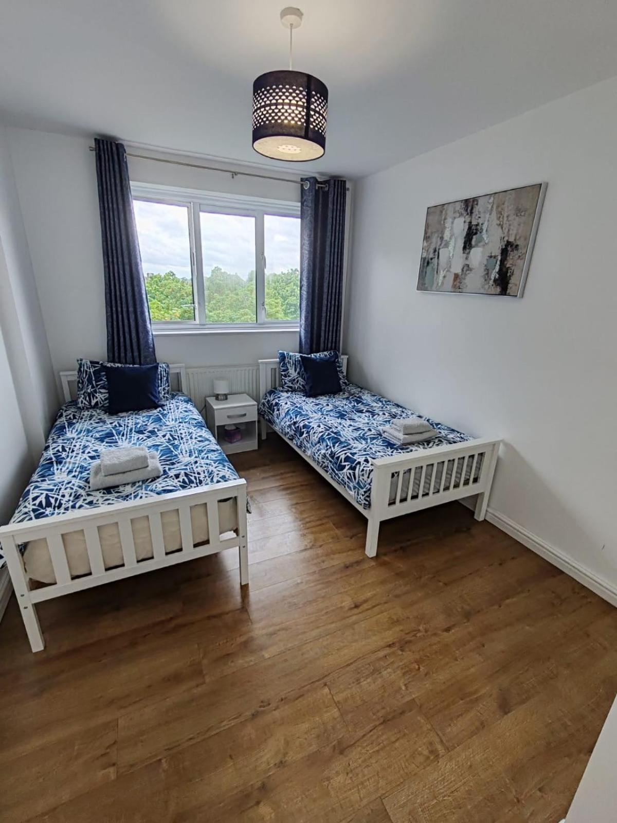 White City Apartment, Your London Stay Exterior photo
